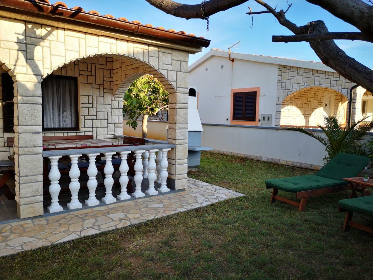 Holiday House Tara Villa Vir Buitenkant foto