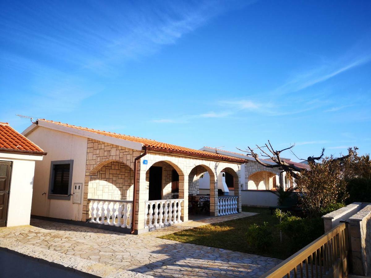 Holiday House Tara Villa Vir Buitenkant foto