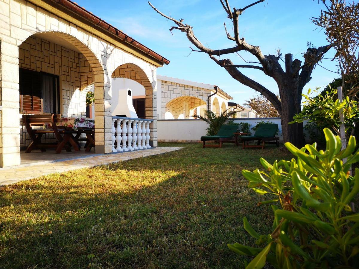 Holiday House Tara Villa Vir Buitenkant foto