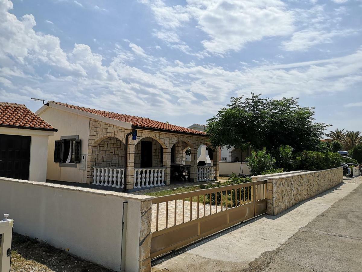 Holiday House Tara Villa Vir Buitenkant foto